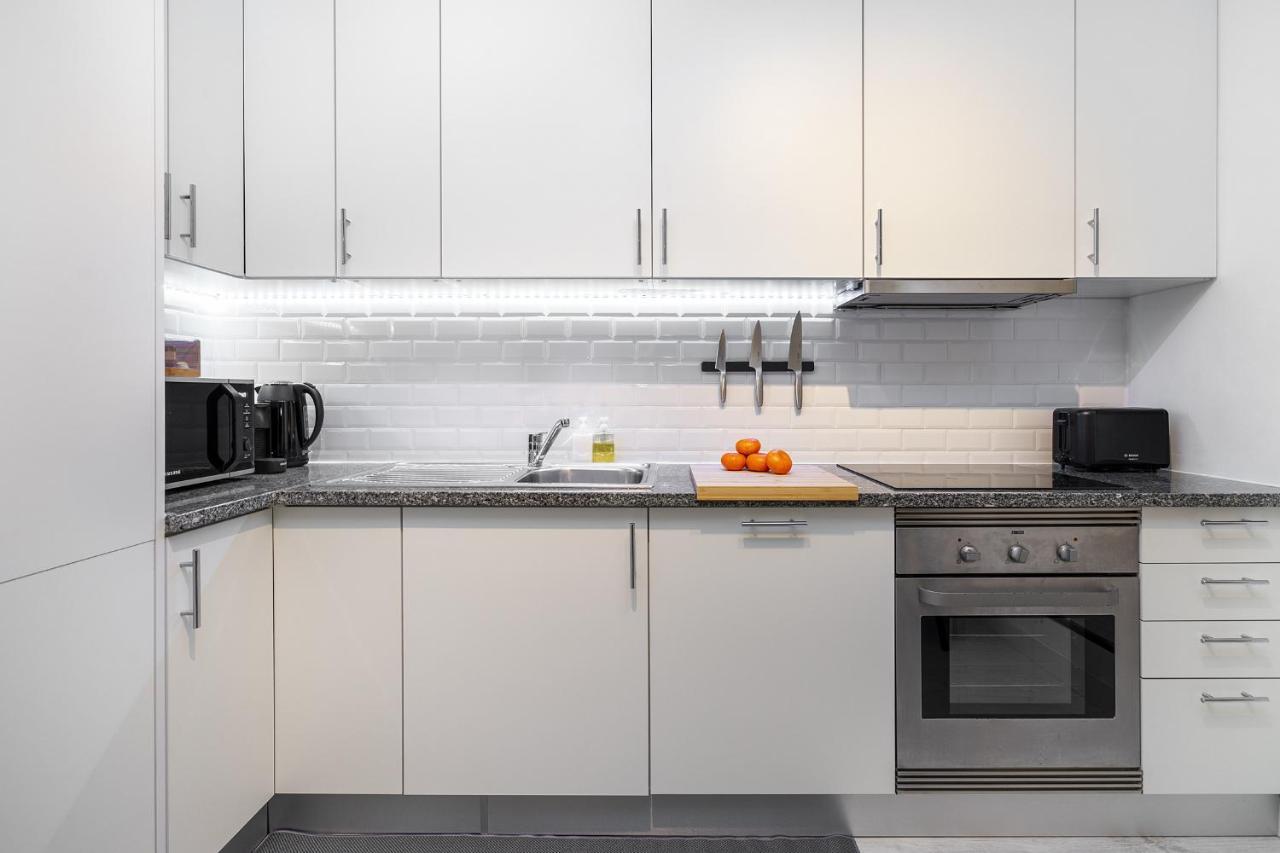 Whome Lisbon'S Best Kept Secret: 2-Bed W/Ac & Patio ภายนอก รูปภาพ