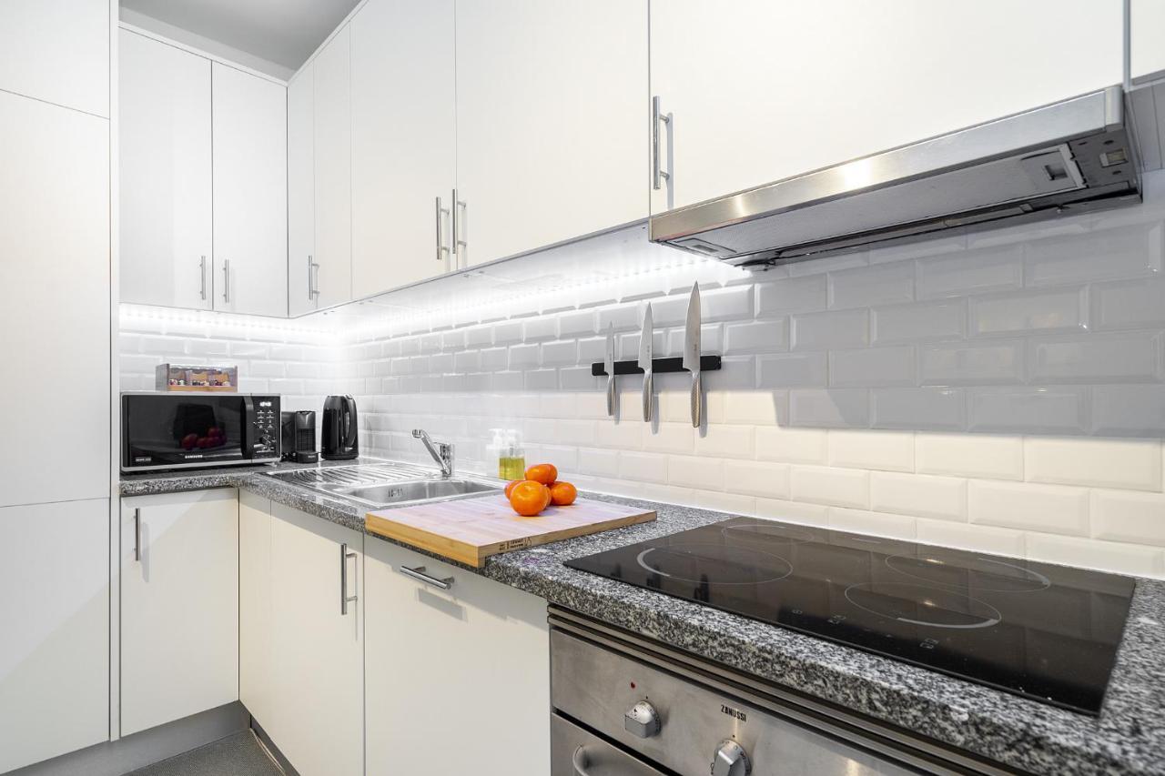 Whome Lisbon'S Best Kept Secret: 2-Bed W/Ac & Patio ภายนอก รูปภาพ